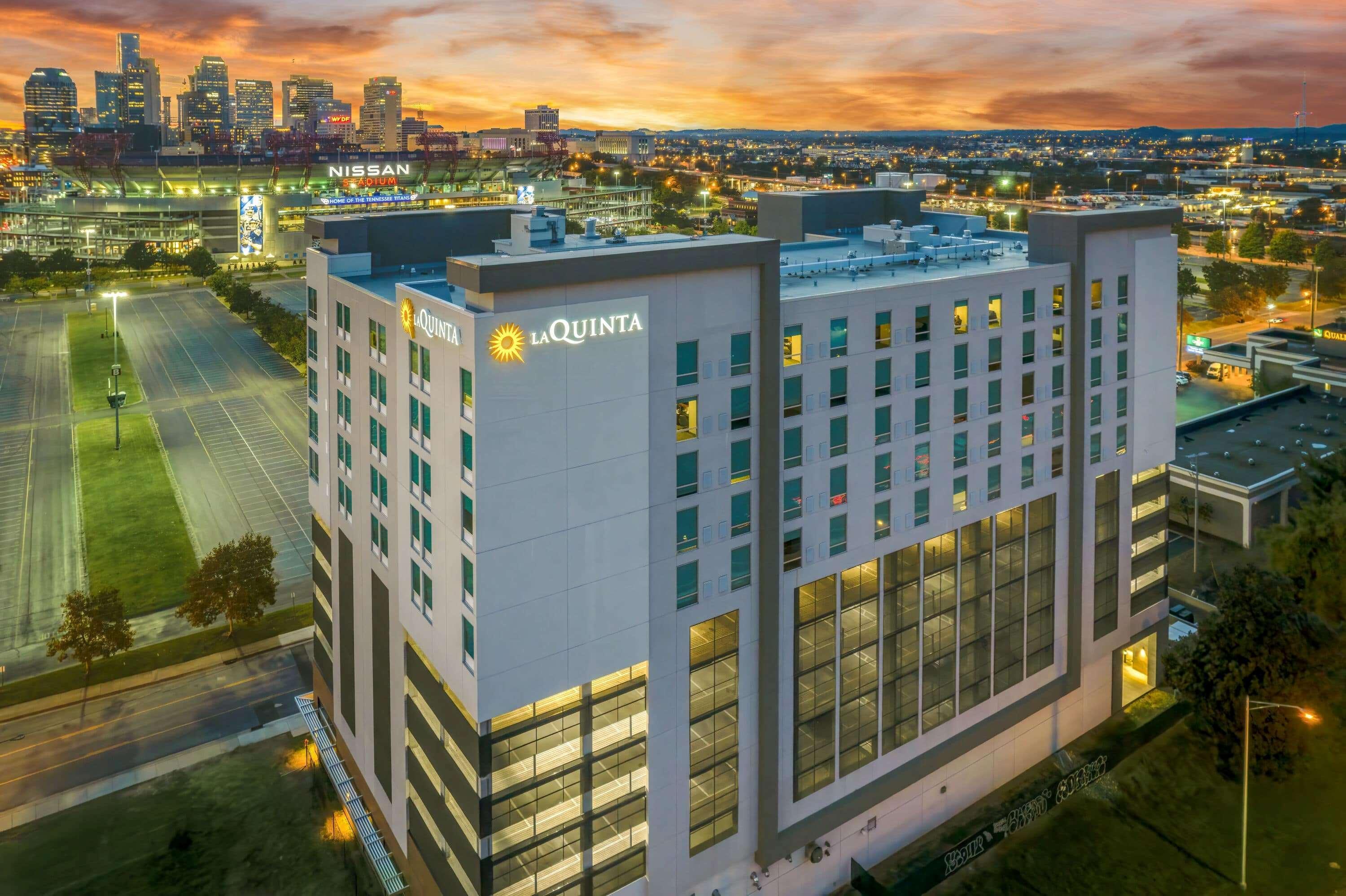 La Quinta Inn & Suites By Wyndham Nashville Downtown Stadium Zewnętrze zdjęcie